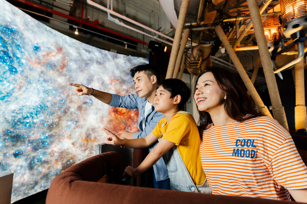 ���_����ȫ�_���6��������4������Ψһ���dLED����ƴ���@ʾ���ĄӸ��w�д���׌�˿��v���ڟ�����ϣ�������v�侳�Ăγ������[��Ȥ