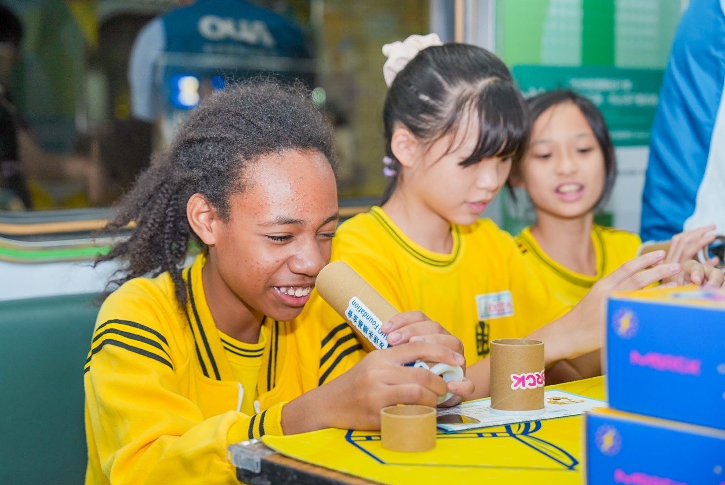 ���_�cĬ�˷քe���ղ���ʹ�õ�ƫ��Ƭ��Һ���@ʾģ�M���OӋ����n�̡����D���c霡���׌�W�����H���u��ƫ���f��Ͳ�c����Һ���@ʾ�������`ѭ�h���������m����